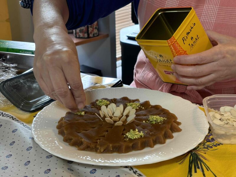 鶏とクルミとざくろの煮込み：イラン料理フェセンジュン