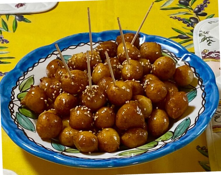 マハシーと可愛い揚げ菓子ルゲイマット